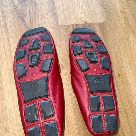 Gucci Red Leather Slip-On Loafers with Gold Accent - Picture 4 of 4